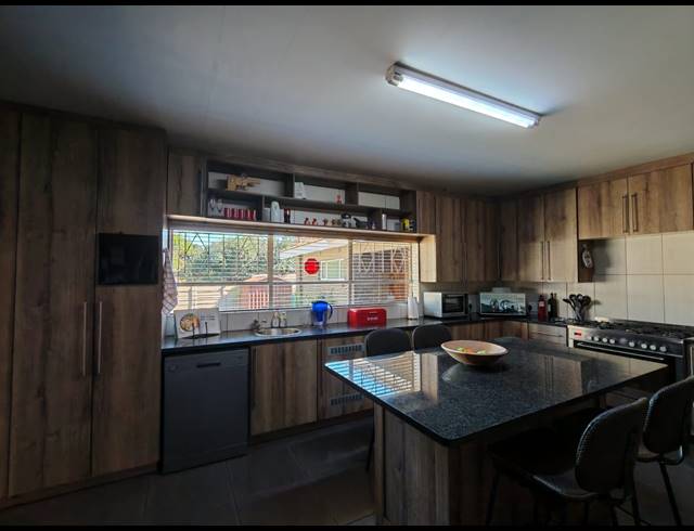 4 BEDROOM HOUSE FOR SALE IN THREE RIVERS EAST